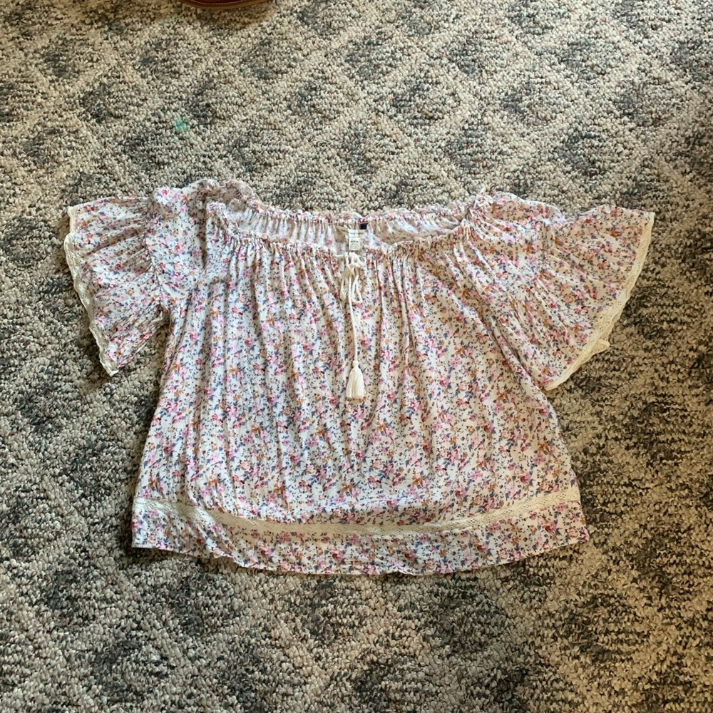 Off shoulder American Eagle Blouse size Medium!